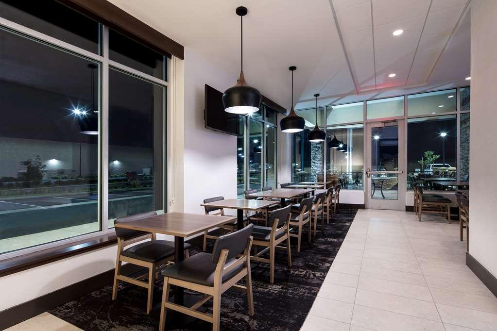 Hyatt Place Delano Restaurant bilde