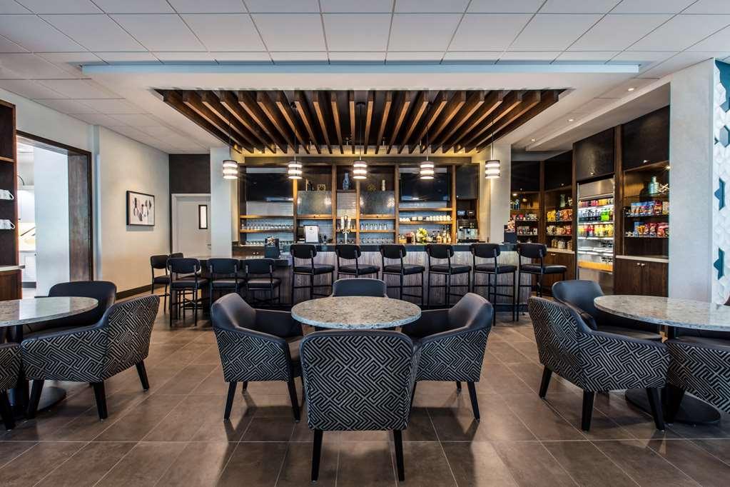 Hyatt Place Delano Restaurant bilde