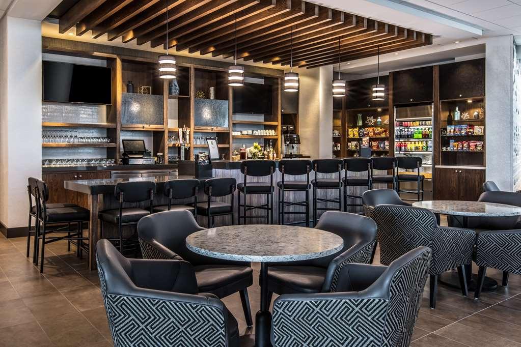 Hyatt Place Delano Restaurant bilde