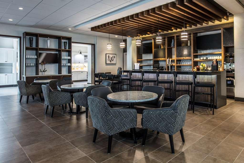 Hyatt Place Delano Restaurant bilde